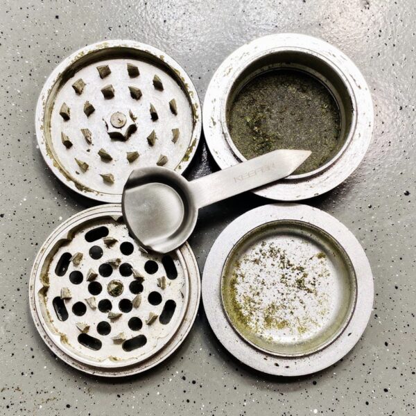 kief-dry-herb-marijuana-weed-cannabis-grinder-scraper-scoop-accessories-smoking-tool